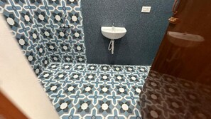 Towels, soap, toilet paper - Charming 3-bedroom villa with AC in delightful @ eDEN Beach China Veerampattinam (Chinna Veerampattinam)