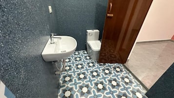 Serviettes fournies, savon, papier toilette