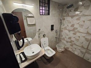 Standard Double Room | Bathroom