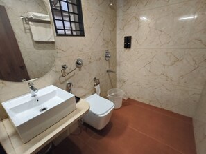 Dobbeltrom – standard | Bad | Dusj, håndklær, såpe og sjampo