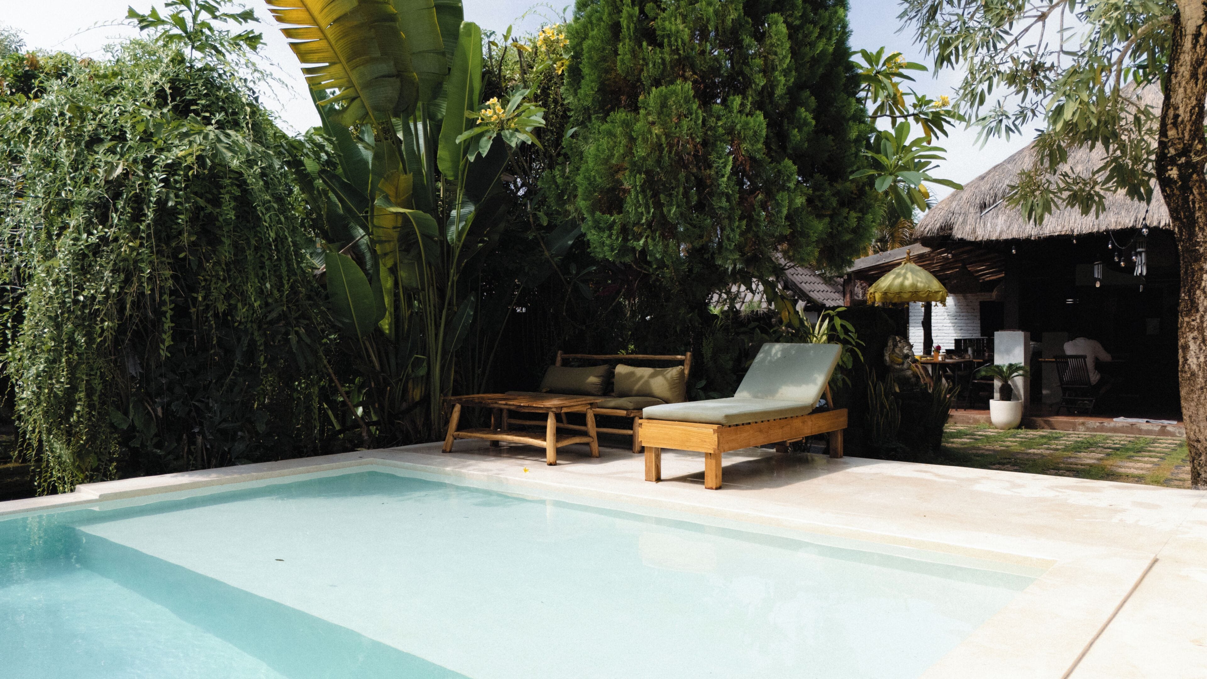 حمّام سباحة خارجي