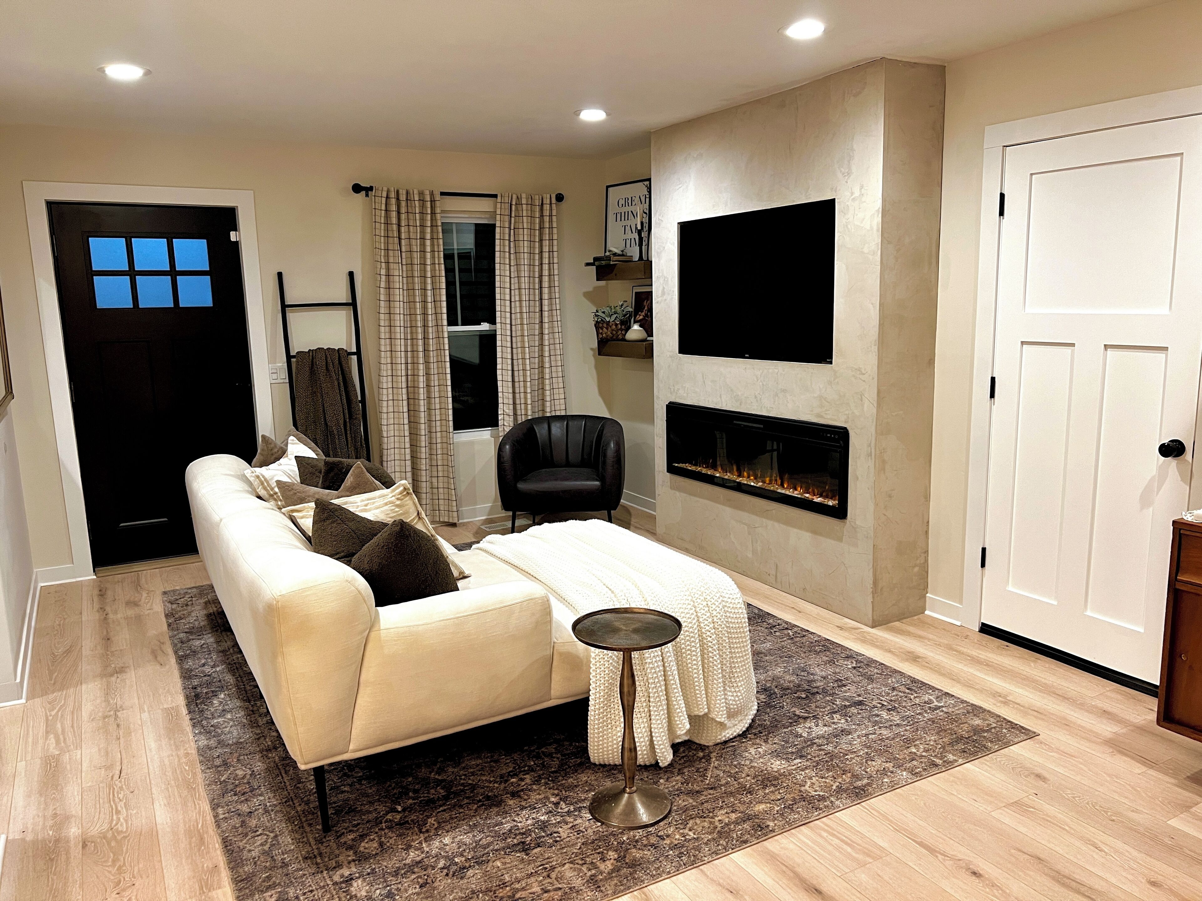 Smart TV, fireplace, printers