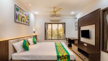 Rom – standard | Individuelt innredet, skrivebord, blendingsgardiner og strykejern/-brett