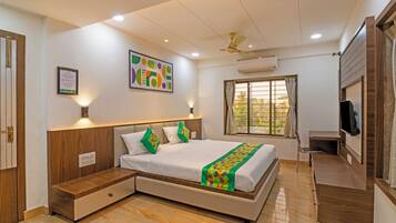 Rom – standard | Individuelt innredet, skrivebord, blendingsgardiner og strykejern/-brett