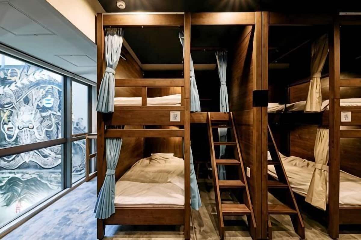 Minibar, sistema de insonorización, wifi gratis y ropa de cama