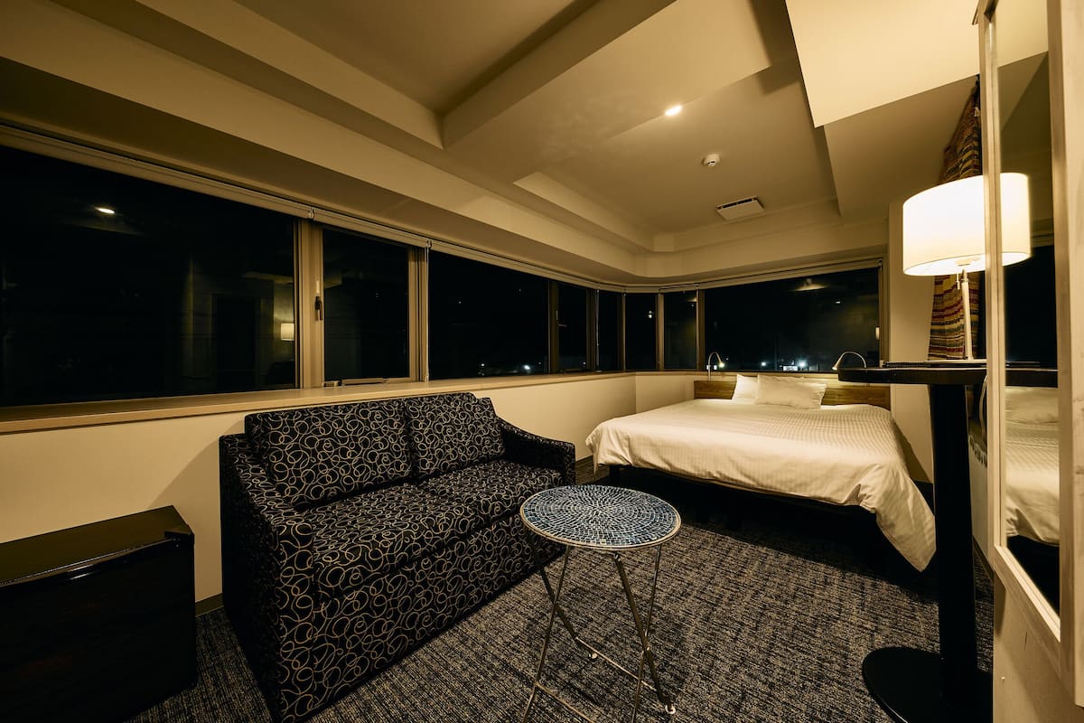 Double Room, Non Smoking | Minibar, soundproofing, free WiFi, bed sheets