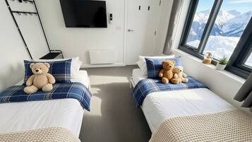 3 bedrooms, iron/ironing board, travel cot, free WiFi