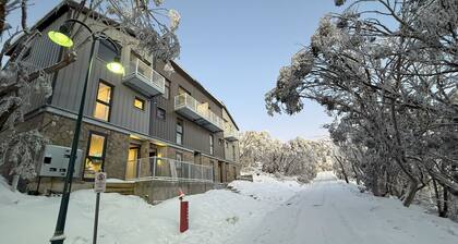 Mountain Luxe a Stylish 3BR Villa 450m to Main Lift