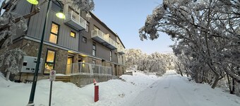 Everest Chalet - Cosy Mount Buller Alpine Chalet • Sleeps 12