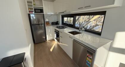 Mountain Luxe a Stylish 3BR Villa 450m to Main Lift