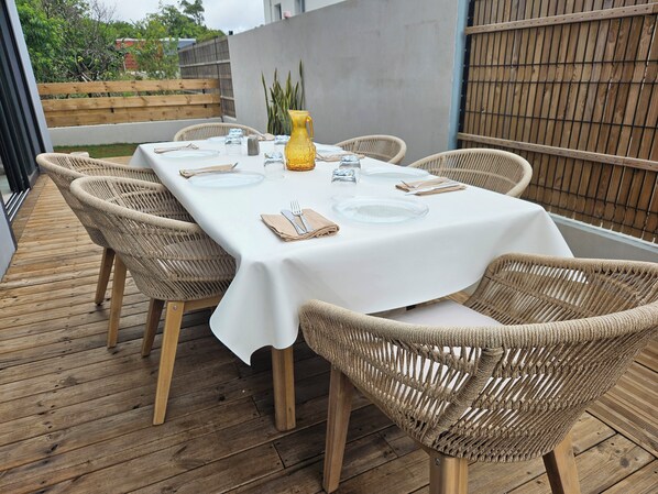 Outdoor dining