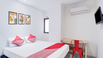 Deluxe Double Room | Premium bedding, laptop workspace, free WiFi, bed sheets
