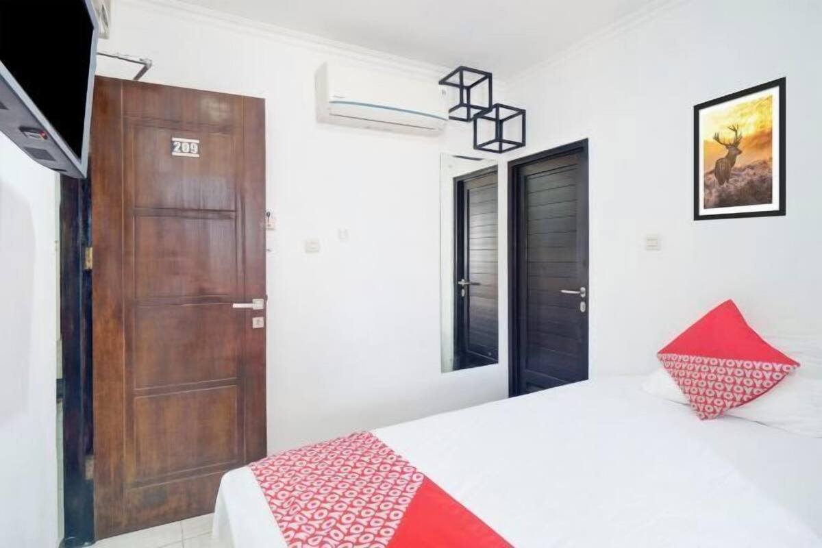 1 bedroom, premium bedding, laptop workspace, free WiFi