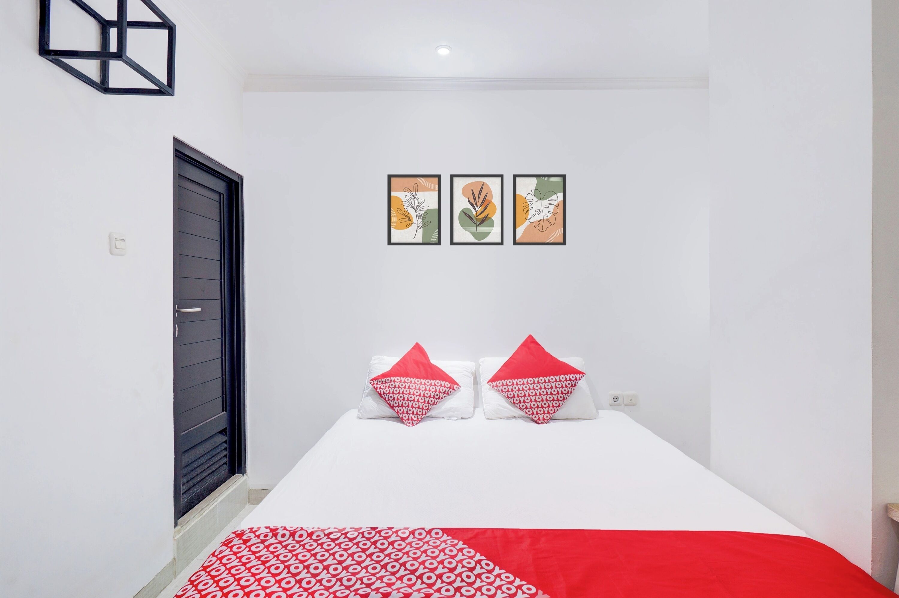 Premium bedding, laptop workspace, WiFi (free), bed sheets