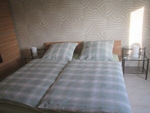 1 bedroom, free WiFi, bed sheets - Apartment 'Lüke' with Private Terrace, Shared Garden and Wi-Fi (Wesselburener Deichhausen)