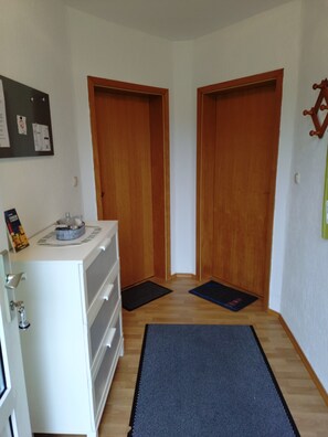 Interior - Apartment '1-Raum-Ferienwohnung' with Private Terrace and Wi-Fi (Wesselburener Deichhausen)