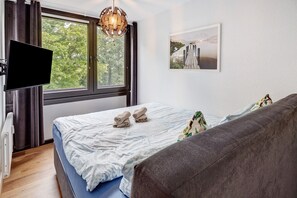 1 bedroom, iron/ironing board, free WiFi, bed sheets - Holiday Apartment 'Lüttke Stoben am Steinhuder Meer' with Balcony and Wi-Fi (Wunstorf)