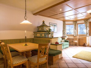 Dining - Lovely apartment for 4 people with WIFI, TV, balcony and pets allowed (Saint Anton)