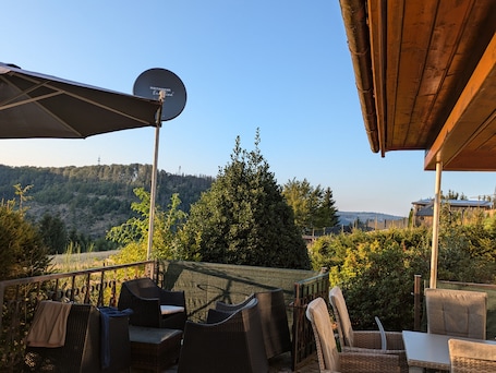 Terrace/patio. Holiday Home 'Ferienhaus Goldisthal' with Mountain View, Private Terrace