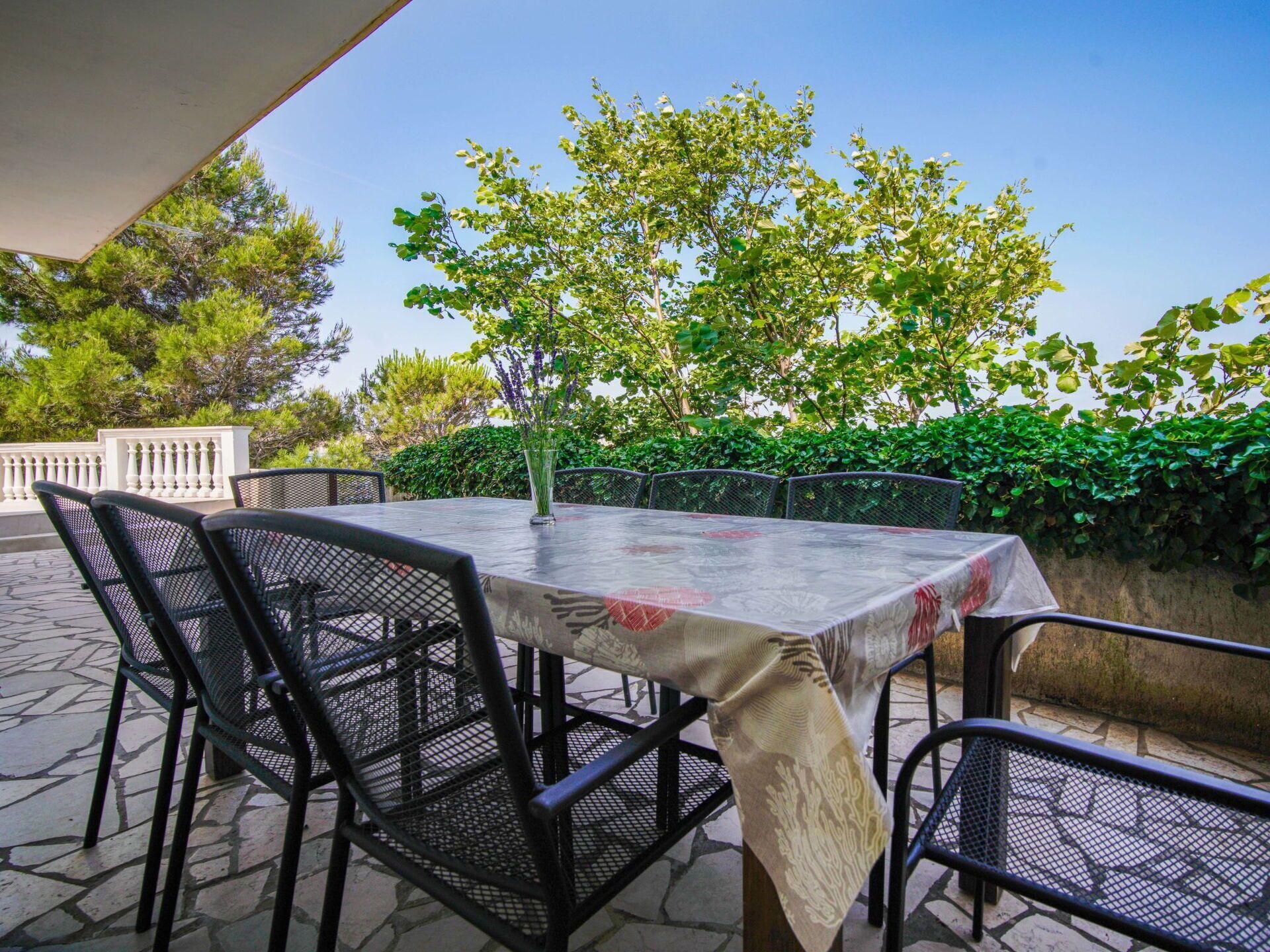 Mueble, Silla, Mesa, Mueble Para Exteriores, Mesa Al Aire Libre, Cocina Y Comedor Mesa, Sombra, Manteles, Mesa De Café, Patio