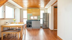 Kamar Basic, 1 kamar tidur (Ilang Ilang (Duplex/Spa/Private BBQ))