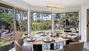 Dining - 4BR In Prime Gold Coast Near Beaches & Attractions (Upper Coomera)