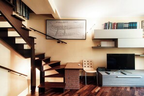 Duplex, Balcony | Living area | 32-inch flat-screen TV with digital channels - Passeri Como City (Como)