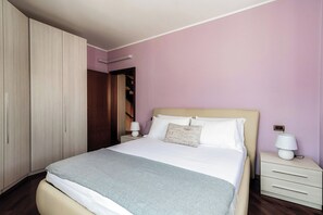 Maisonette, Balkon | 2 Schlafzimmer, Daunenbettdecken, Schreibtisch, Bügeleisen/Bügelbrett
