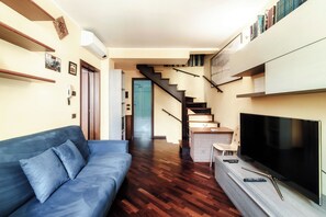 Duplex, Balcony | Living area | 32-inch flat-screen TV with digital channels - Passeri Como City (Como)