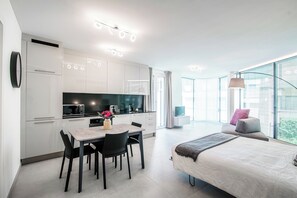 Comfort Studio, Balcony | Living area | 32-inch flat-screen TV with satellite channels - Flat Iron Apartments  (Lugano)