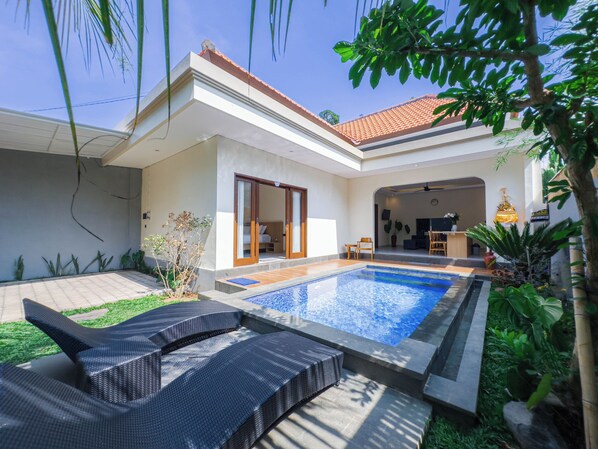 Outdoor pool - Gold Fish House Ubud (Ubud)