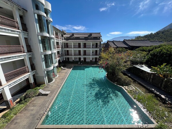 3 kolam renang outdoor