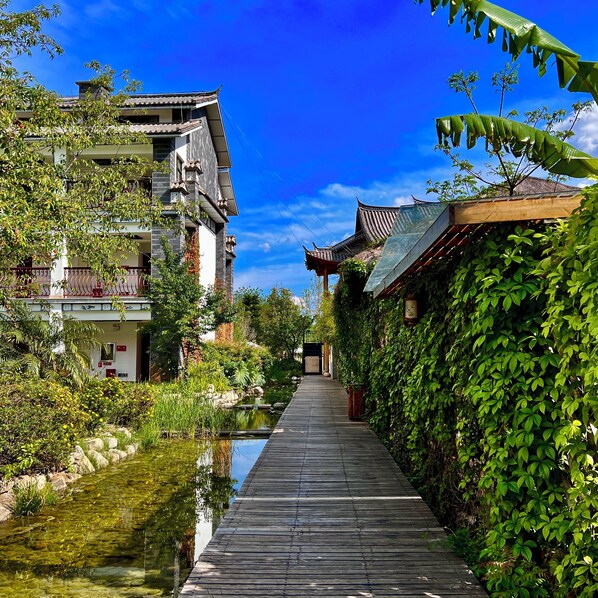 Exterior - Potala Hot Spring Resort Dali (Dali)
