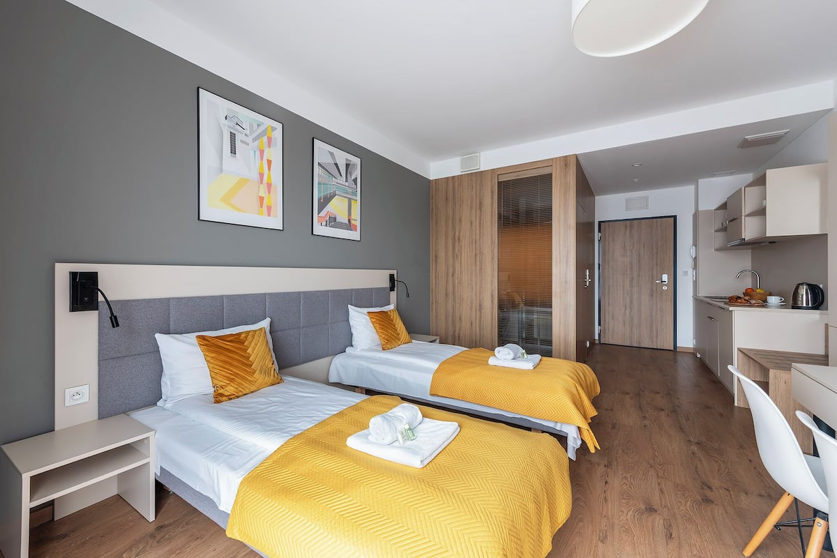 Standaard Twin kamer | Een bureau, een laptopwerkplek, gratis wifi, beddengoed