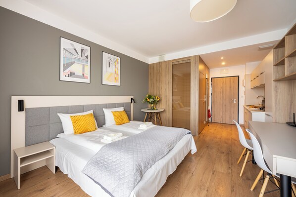 Classic Studio | Desk, laptop workspace, free WiFi, bed sheets