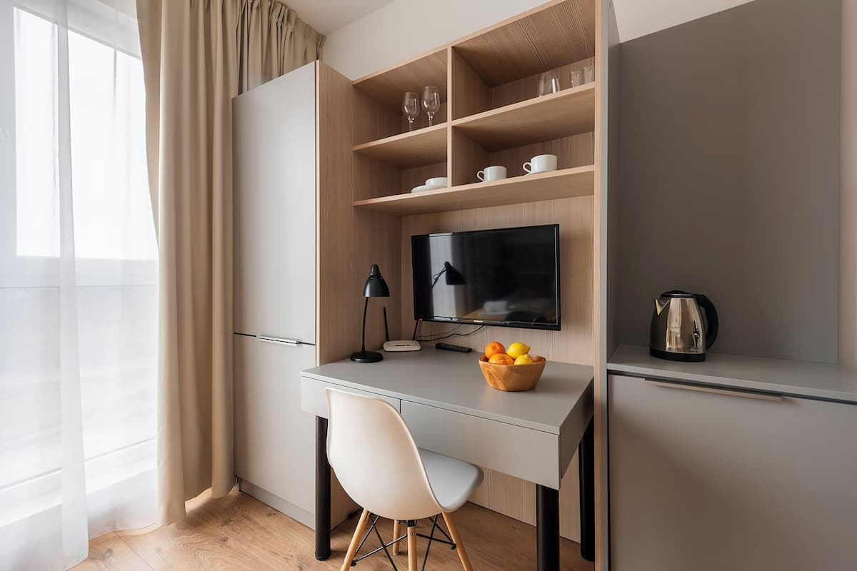 Klassieke studio | Een bureau, een laptopwerkplek, gratis wifi, beddengoed