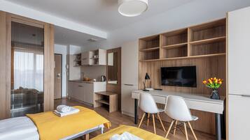 Habitació amb dos llits individuals Comfort | Escriptori, espai de treball apte per a portàtils i wifi gratuïta