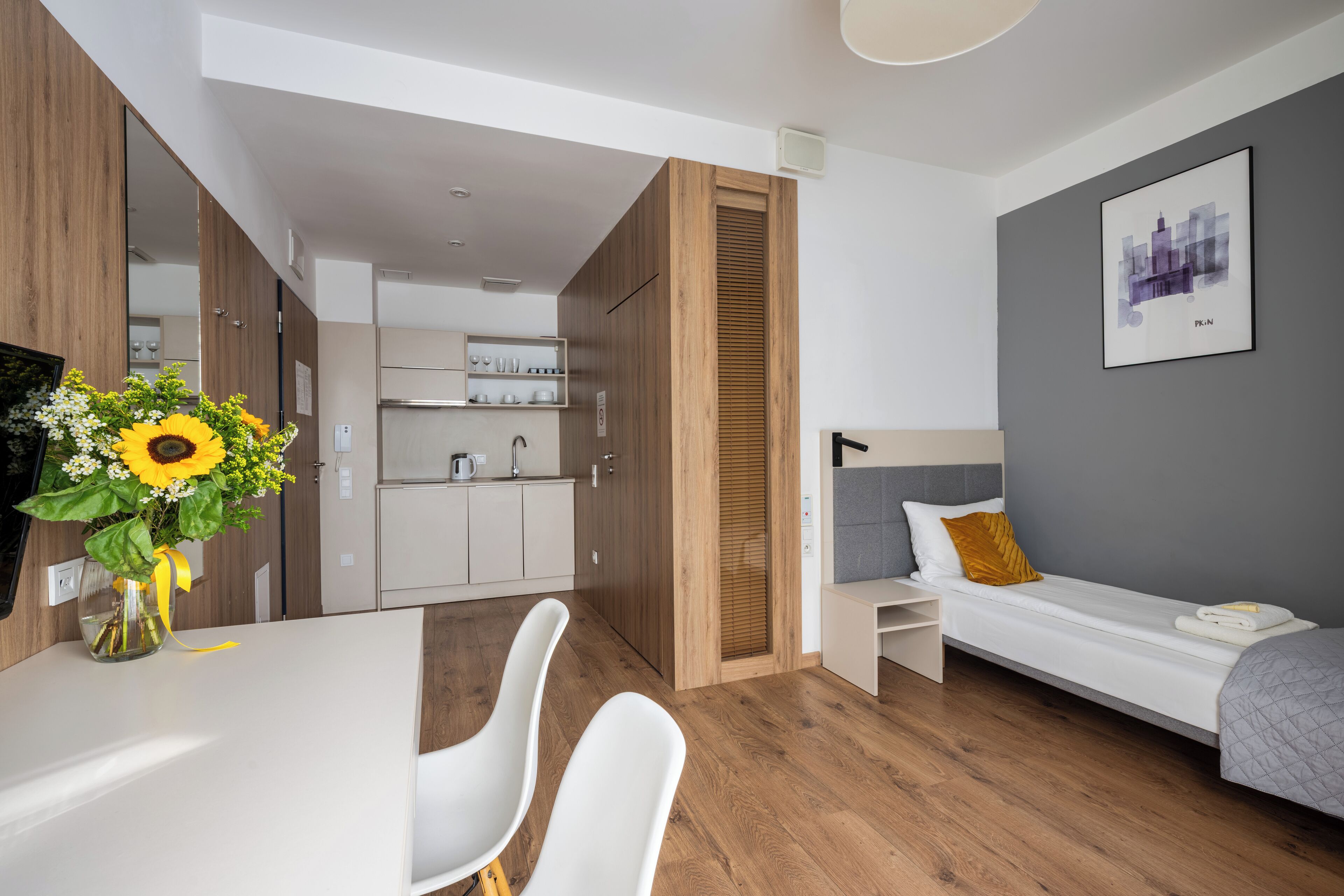 Classic Studio | Desk, laptop workspace, free WiFi, bed sheets