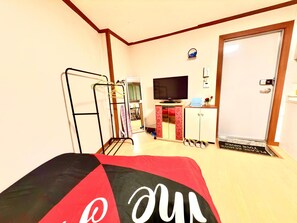 1 habitación, tabla de planchar con plancha, wifi y ropa de cama 