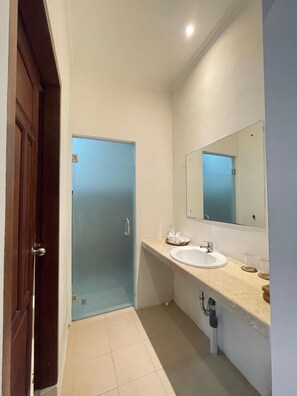 Bathroom - Giri Kusuma Hotel (Payangan)