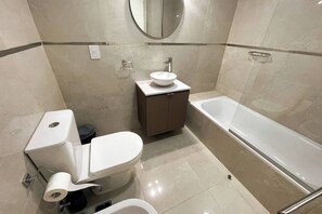 Apartment, 1 Bedroom, Accessible, Smoking | Bathroom