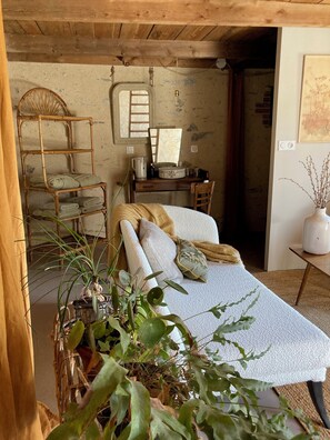 Habitació destacada, vistes al jardí | 1 dormitori, cortines opaques i habitacions insonoritzades