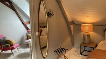 Suite Superior, 1 letto matrimoniale, sauna, vista fiume | 1 camera, tende oscuranti, insonorizzazione, ferro/asse da stiro