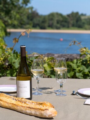 Der serveres morgenmad, aftensmad og brunch