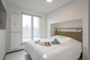 2 bedrooms, free WiFi, bed sheets - The Surf Floor, amazing big sea-view terrace with outdoor shower (Knokke-Heist)