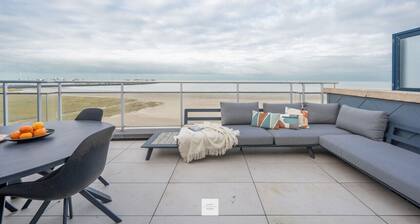 The Surf Floor, amazing big sea-view terrace with outdoor shower