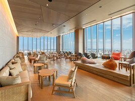 Daily buffet breakfast (JPY 4000 per person)