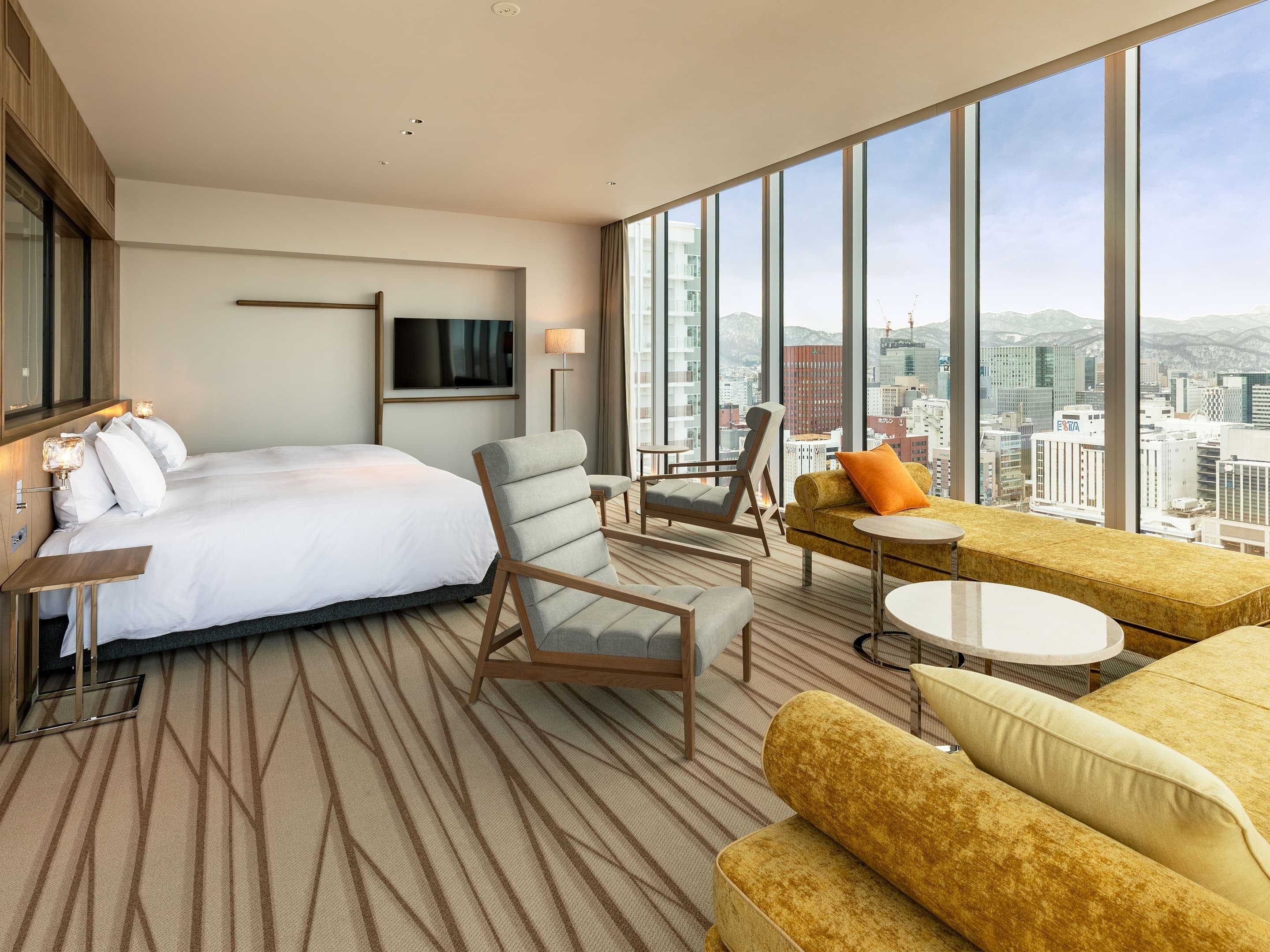 Studiosuite, ikke-røyk, hjørnerom | Safe på rommet, blendingsgardiner, wi-fi (inkludert) og sengetøy