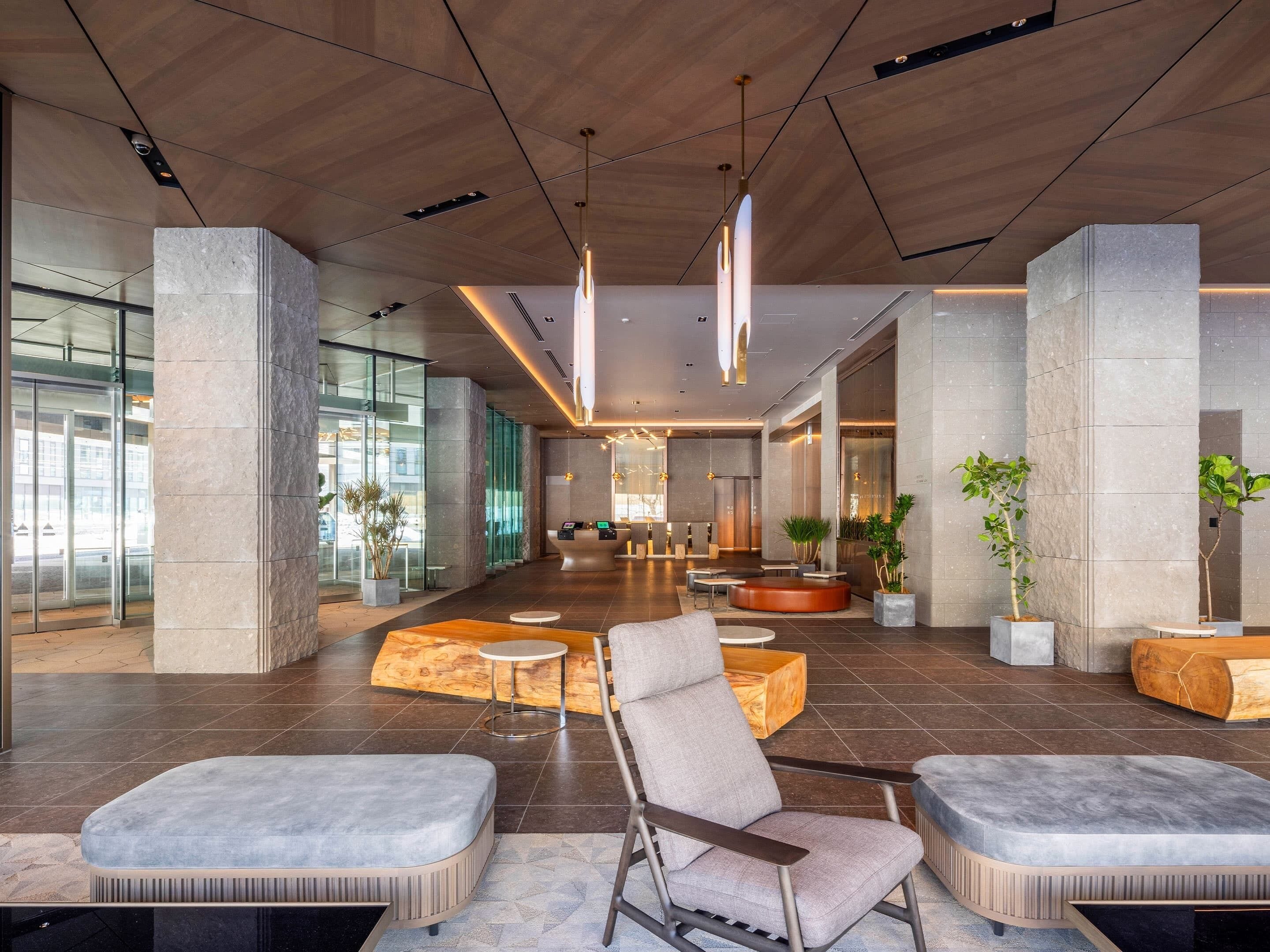 Lobby-lounge