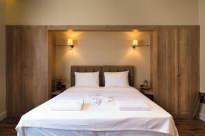 Business Room | Egyptian cotton sheets, premium bedding, individually decorated - Level Suites (Istanbul)